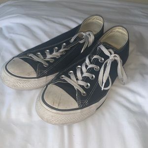 Black low top converse